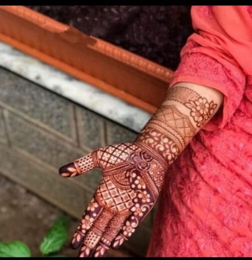 Middle hand Mehandi front and back